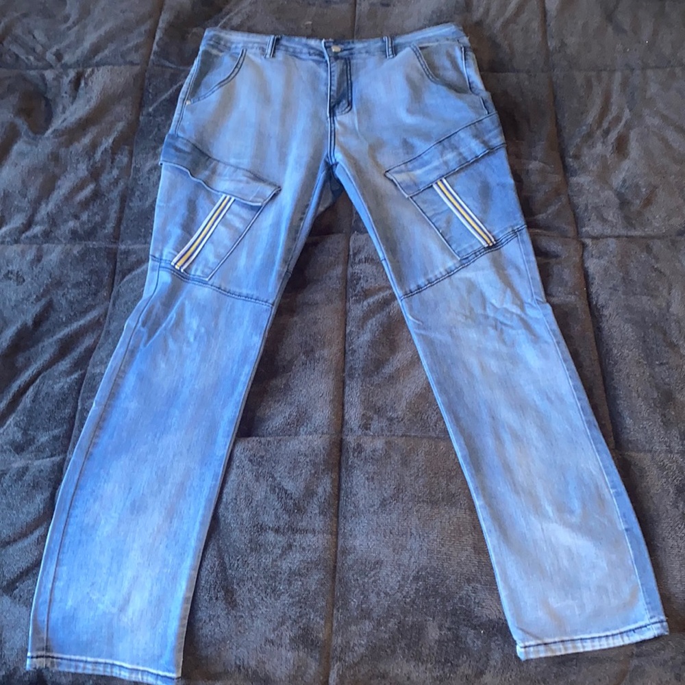 EUROPEAN STYLE DENIM STONE WASHED JEANS. SIZE 34x34. MINT CONDITION